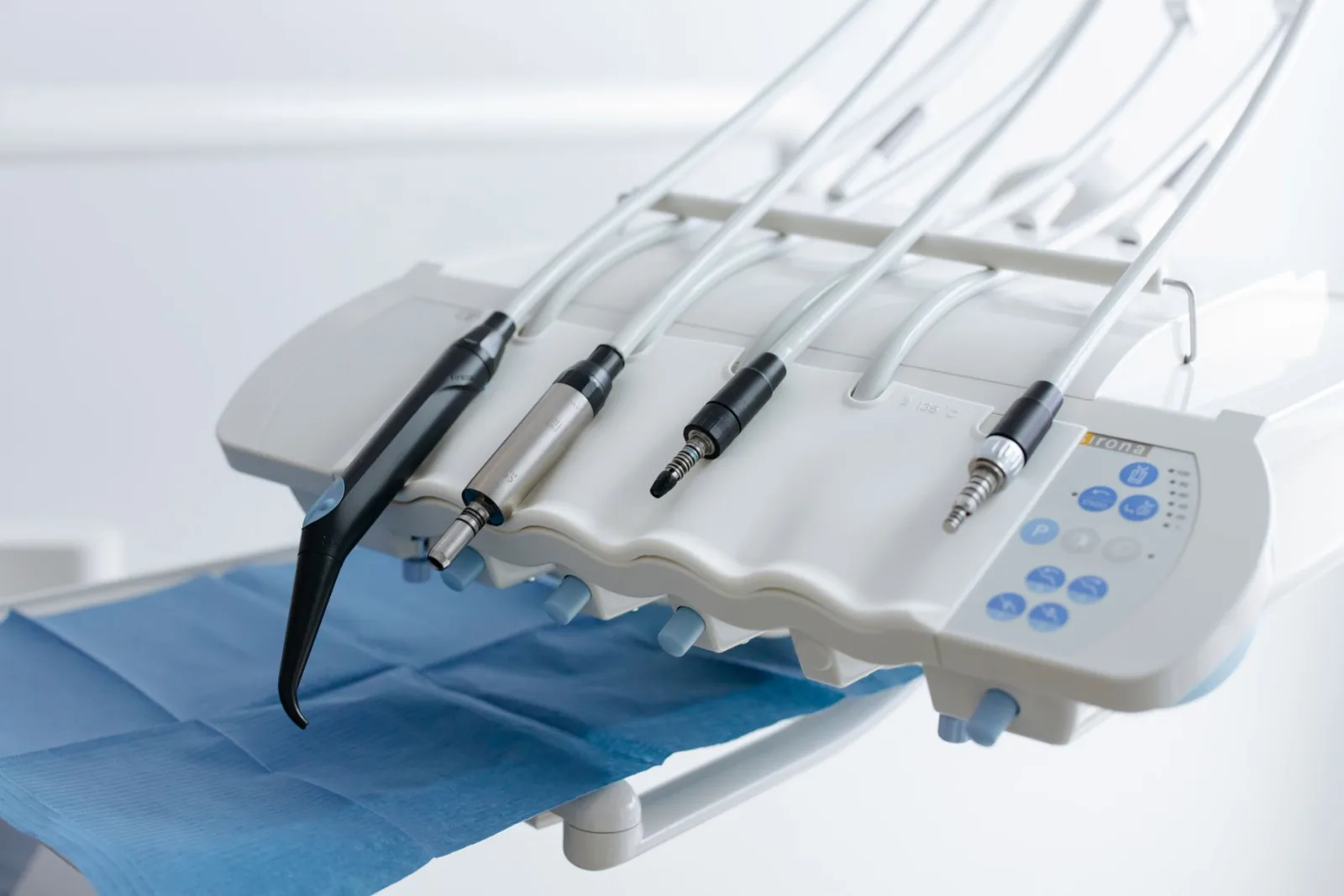 How the Right Topical Anesthetic Spray Cuts Five Minutes Off Every Procedure